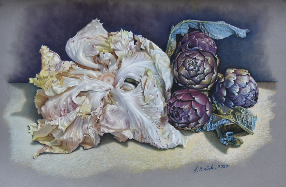Sandro Bastioli. Composizione in pastello: architetture naturali di carciofi e foglie di cavolo. Un'opera dominata da toni freddi e pura eleganza. Interior