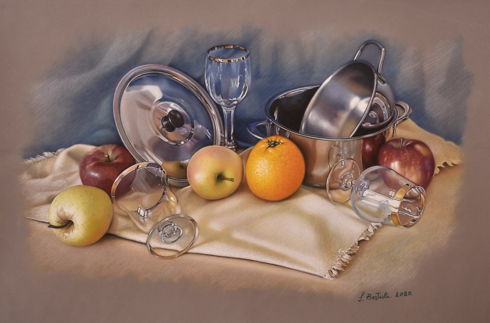 Sandro Bastioli. Contemporary pastel: play of mirrors between metal lids, crystal and fruit. A symphony of visual distortions and light. Interior