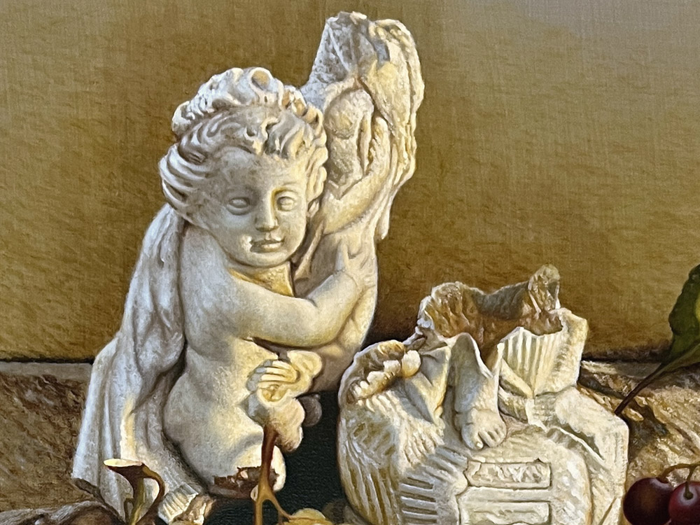 Sandro Bastioli. Dipinto iperrealista: candide sculture di putti tra uva e melograni. Un dialogo tra l'arte scolpita e i frutti della terra. Dettaglio 1