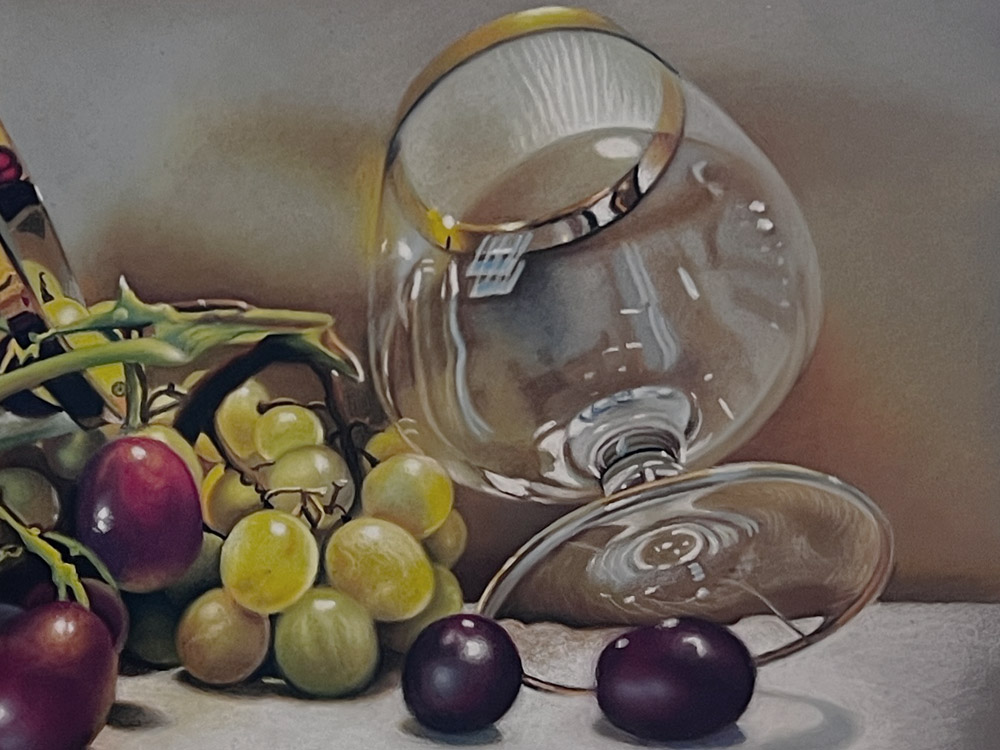 Sandro Bastioli. Pastello di natura morta: calici di cristallo rovesciati e uva rossa. Eccellente illusione ottica di trasparenze e distorsioni. Dettaglio 2