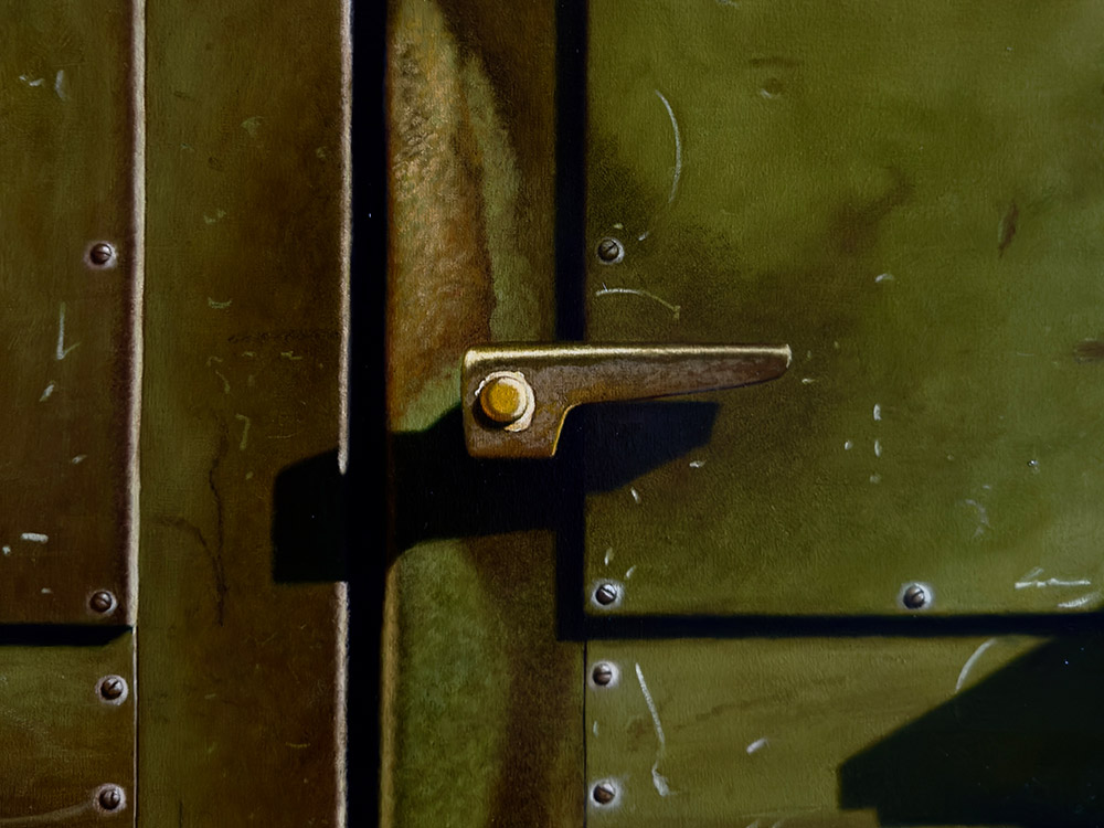 Sandro Bastioli. Oil on canvas painting: artwork depicting green metal door. A composition that stands out for its photographic perfection. Detail 1